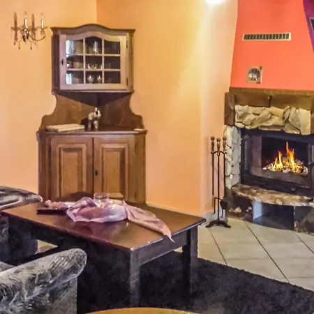 1 Bedroom Awesome In Retowo 4 アパート Gardna Wielka