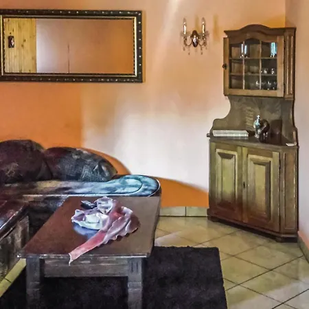 Beautiful Apartment In Retowo 4 With Kitchen