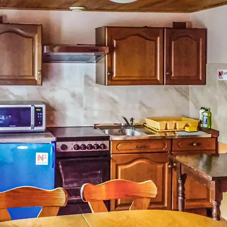 Beautiful Apartment In Retowo 4 With Kitchen * Gardna Wielka